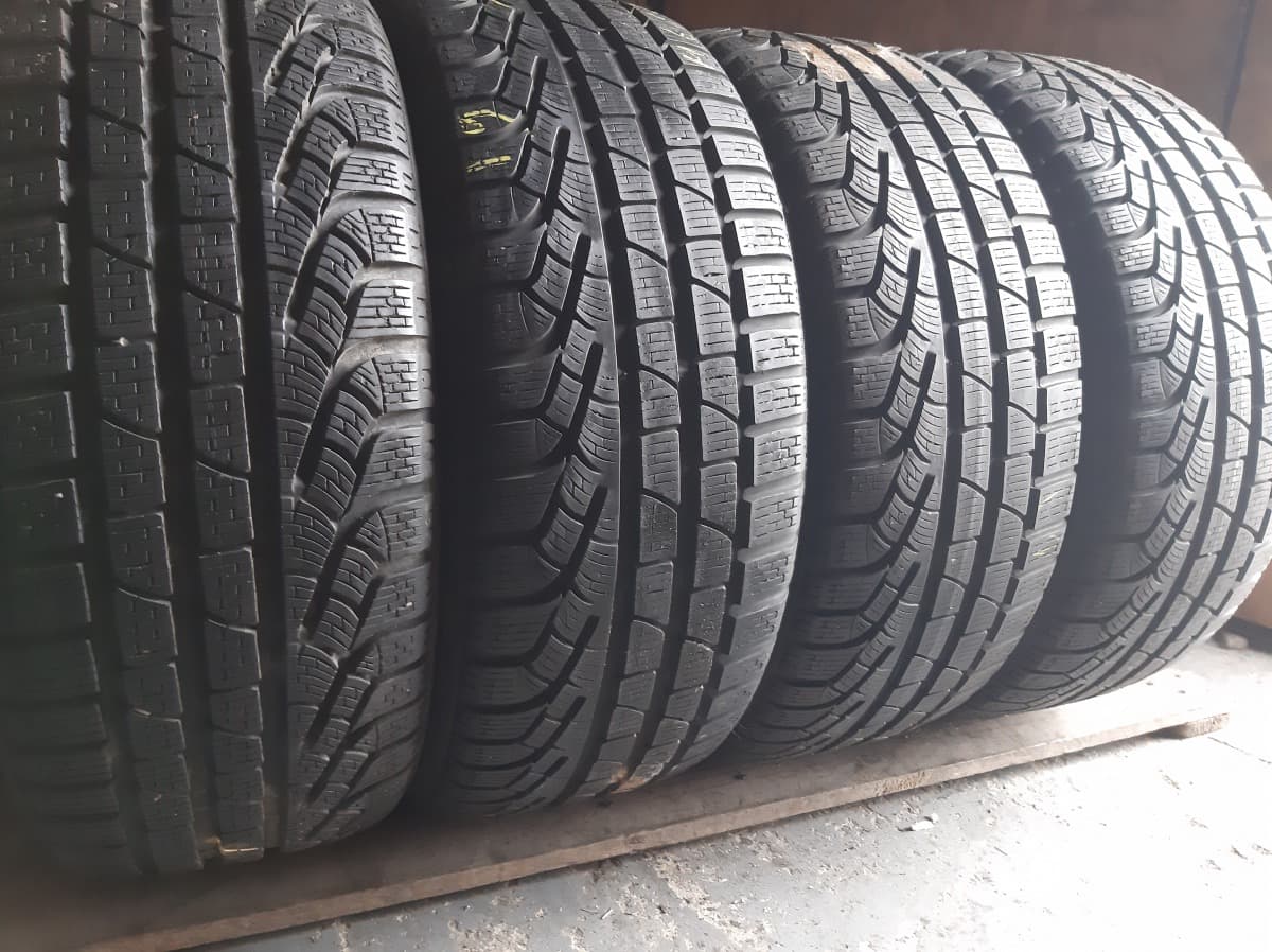Вживані шини з Європи Pirelli Sottozero Winter 240  /  235/45 R 18