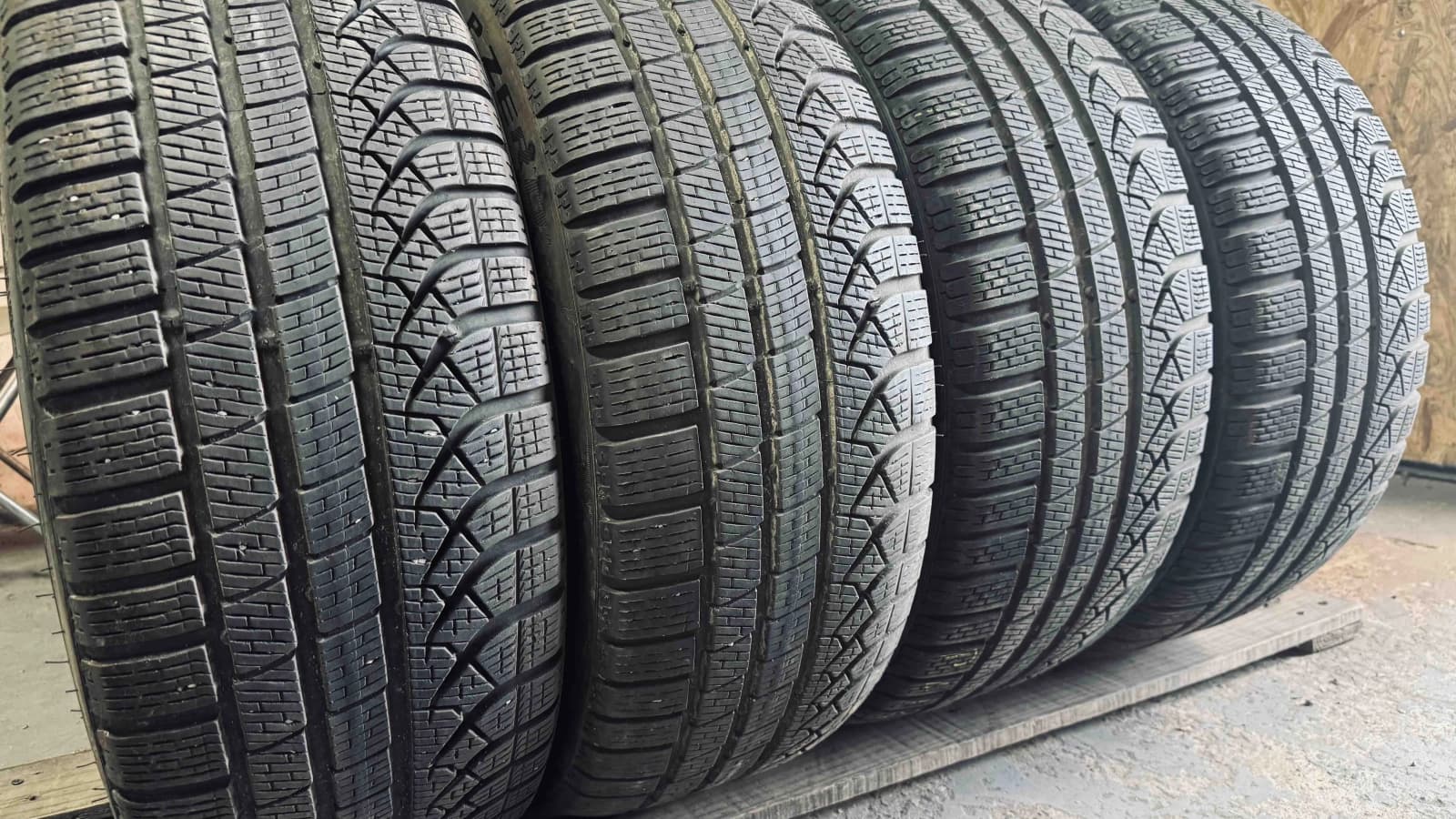 Вживані шини з Європи Pirelli PzeroWinter   .    245/40 R 19