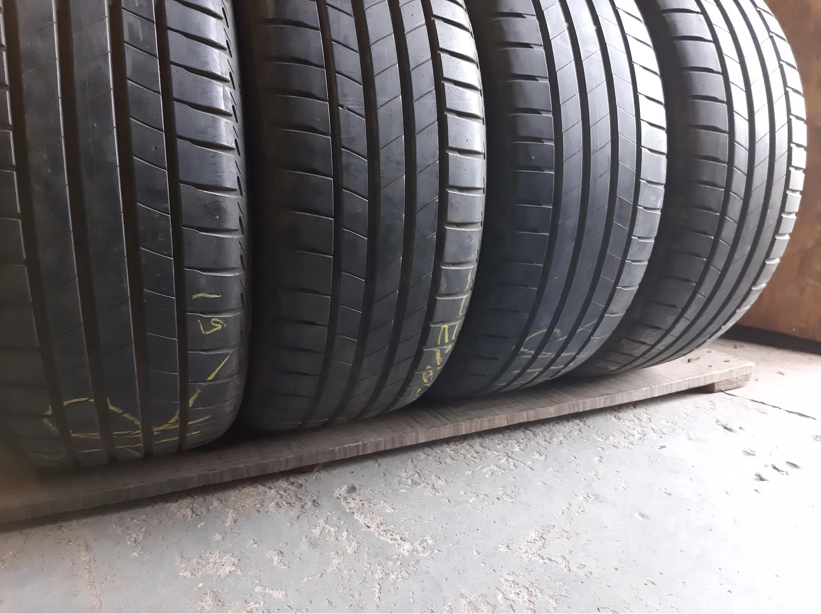 Вживані шини з Європи Bridgestone Turanza T005    215/50 R 17