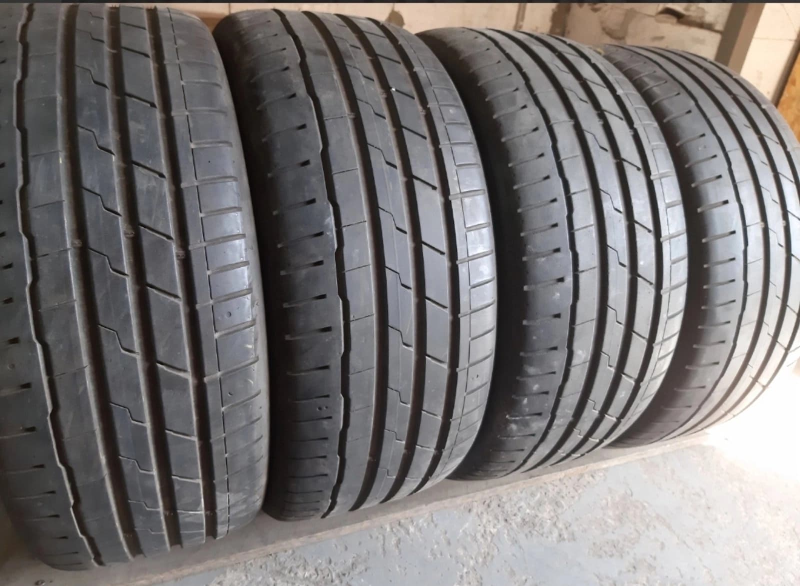 Вживані шини з Європи Hankook Ventus S1 Evo3  . 235/40 R 19