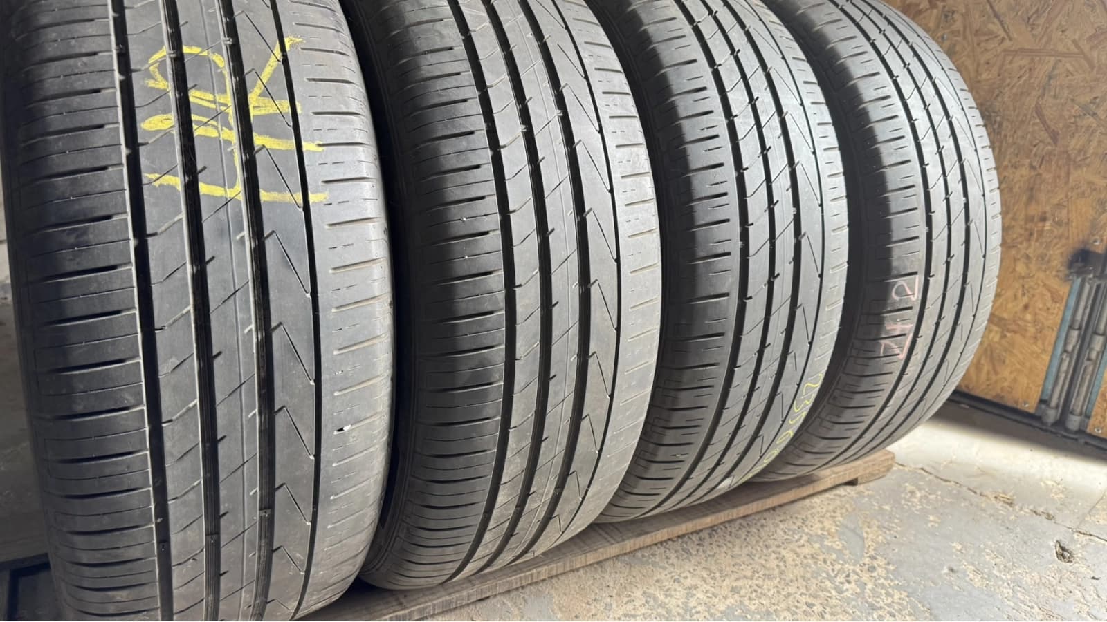 Придбати вживані шини Hankook Ventus S1 Evo2 suv 235/60 R 18 Вживані шини з Європи Hankook Ventus S1 Evo2 suv 235/60 R 18