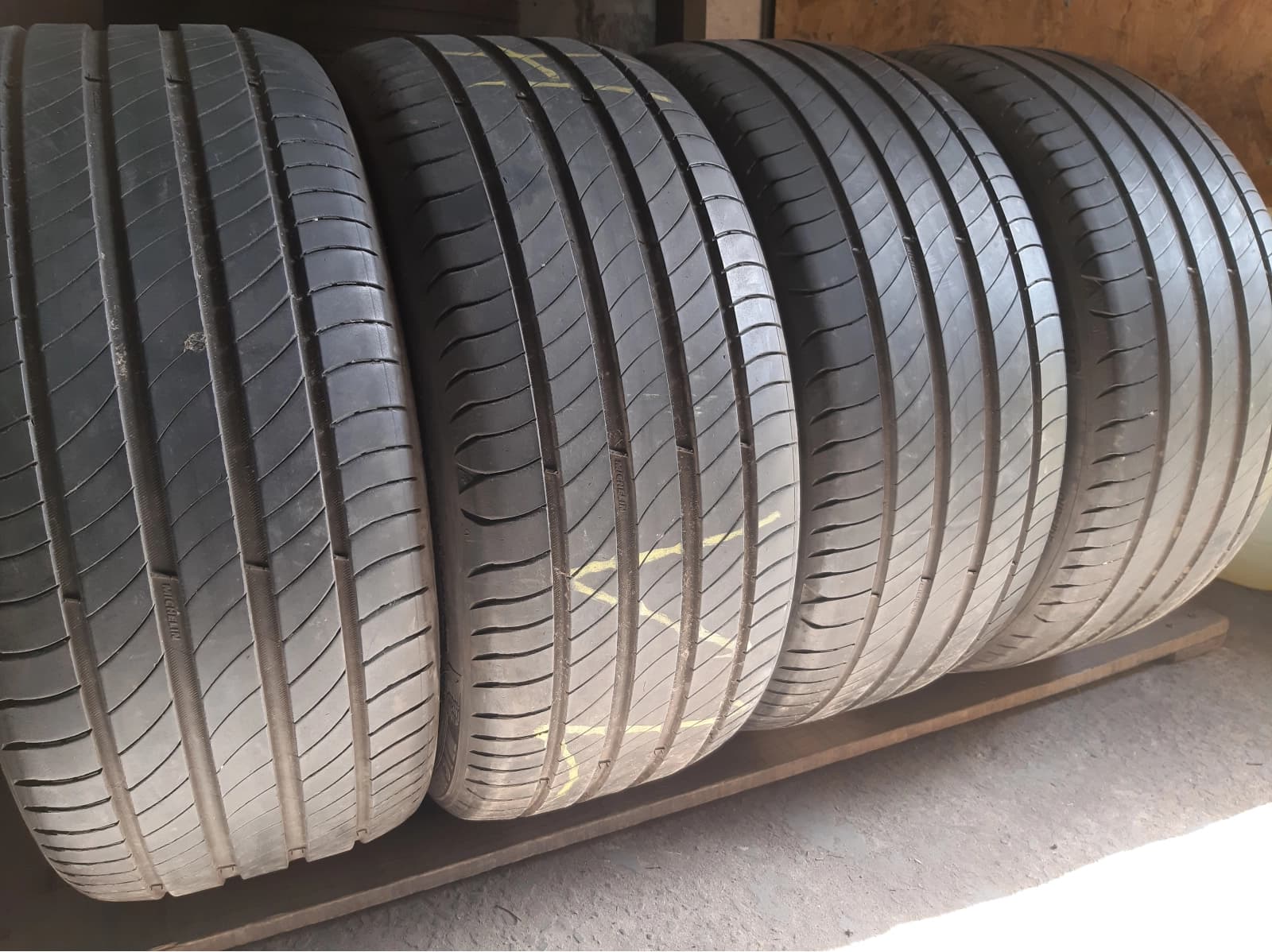 Вживані шини з Європи Michelin Primacy 4   .  . 235/40 R 18