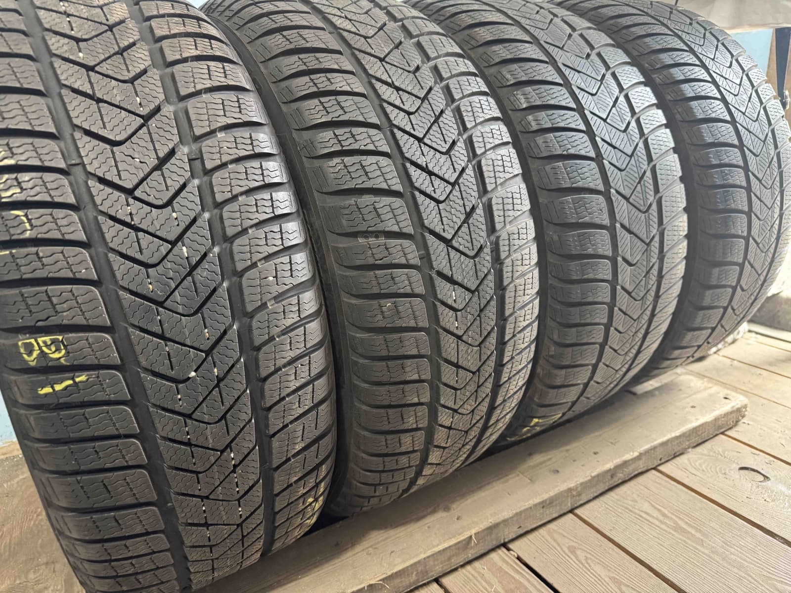 Вживані шини з Європи Pirelli Sottozero 3  / .  . 235/45 R 18