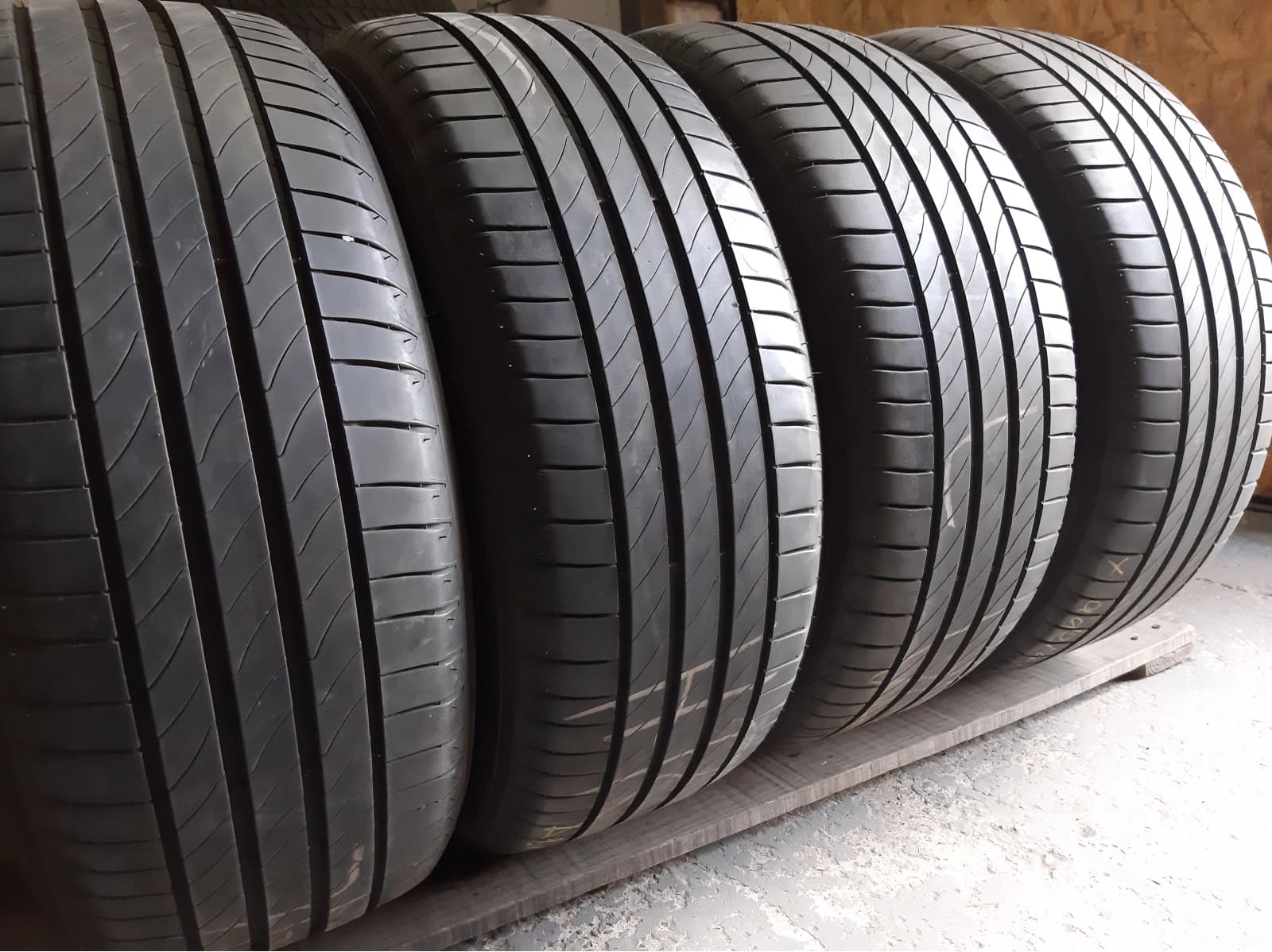 Вживані шини з Європи Michelin Primacy 3 ST   . 215/55 R 17