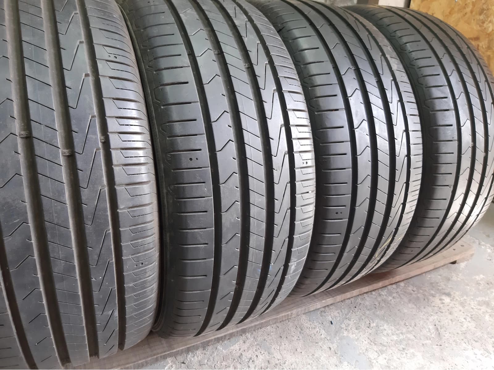 Вживані шини з Європи Hankook Ventus Prime 3  .  235/45 R 18