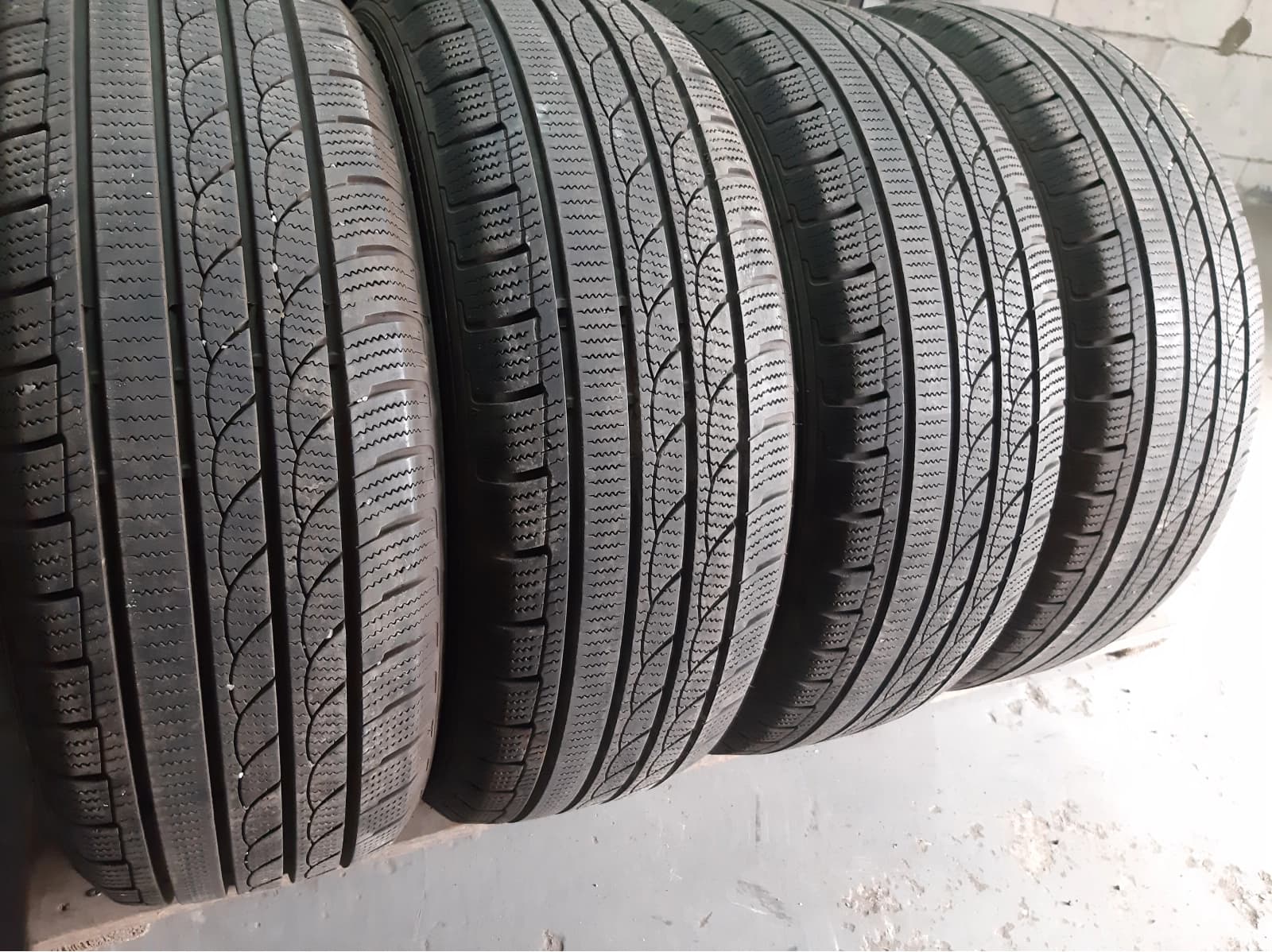 Вживані шини з Європи Rotalla Ice-Plus S210 225/60 R 17