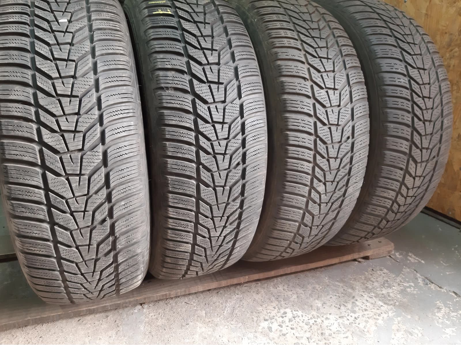 Вживані шини з Європи Hankook Winter I Cept Evo 3     .  / 225/60 R 17