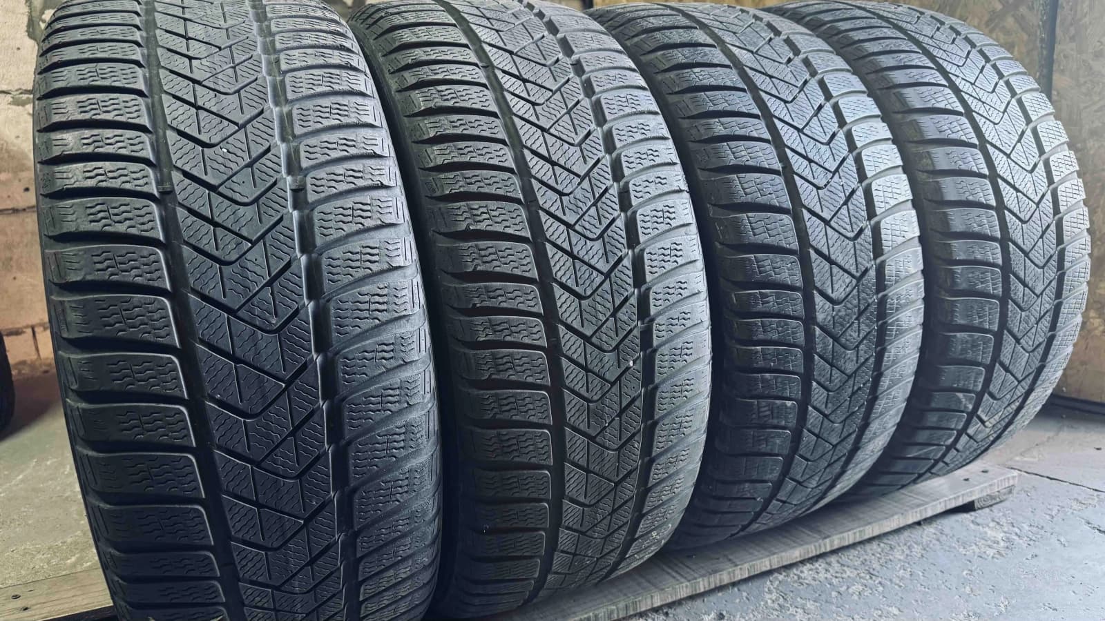 Вживані шини з Європи Pirelli Sottozero 3    235/40 R 19