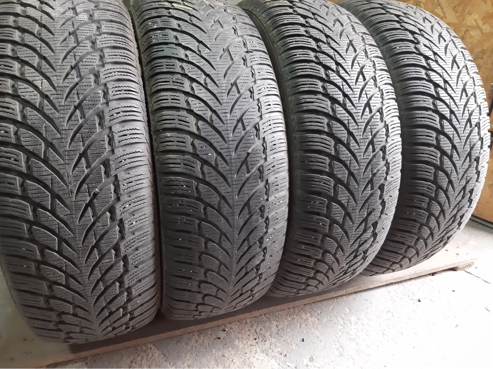 Вживані шини з Європи Nokian WR 4 Suv   225/55 R 19