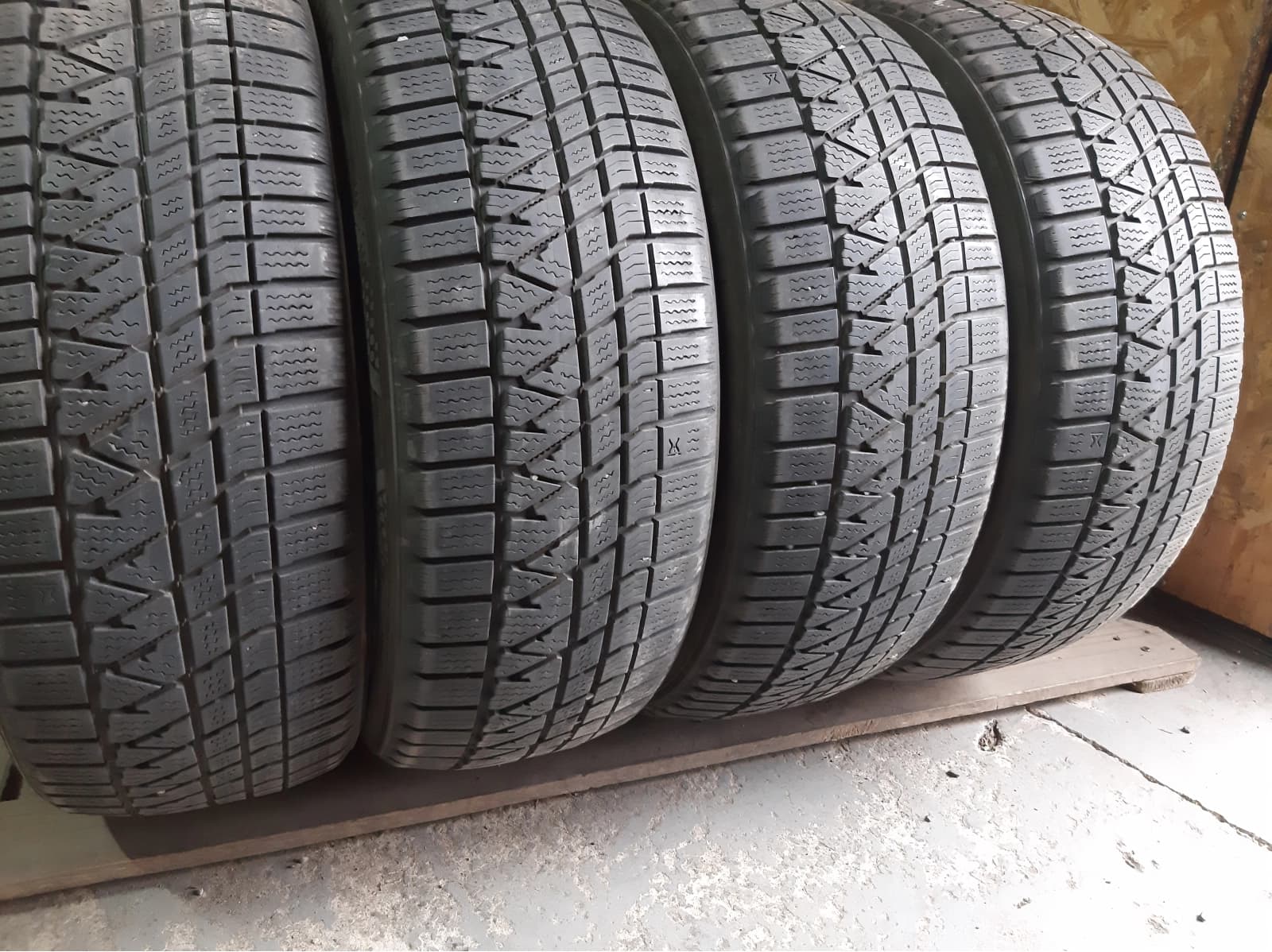 Вживані шини з Європи Kumho Winter Craft WS 71 215/55 R 18