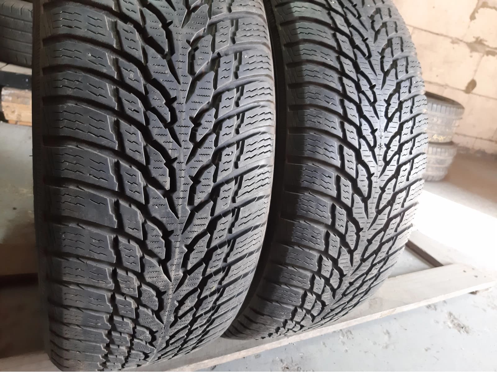 Вживані шини з Європи Nokian WR Snow Proof 215/60 R 16