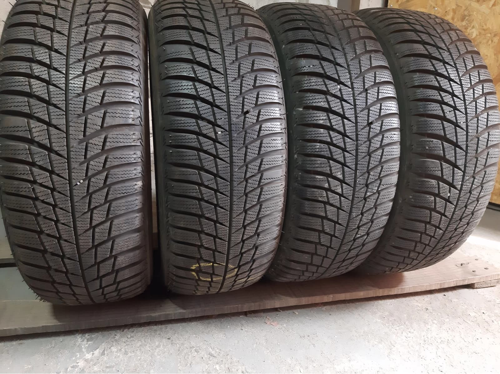 Вживані шини з Європи Bridgestone Blizzak LM-001 195/55 R 16