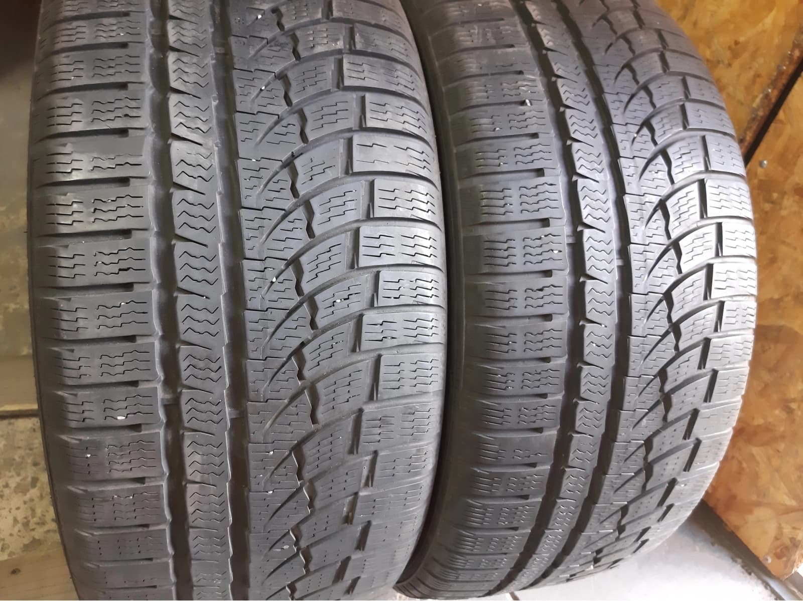 Вживані шини з Європи Nokian WR A4 235/40 R 19