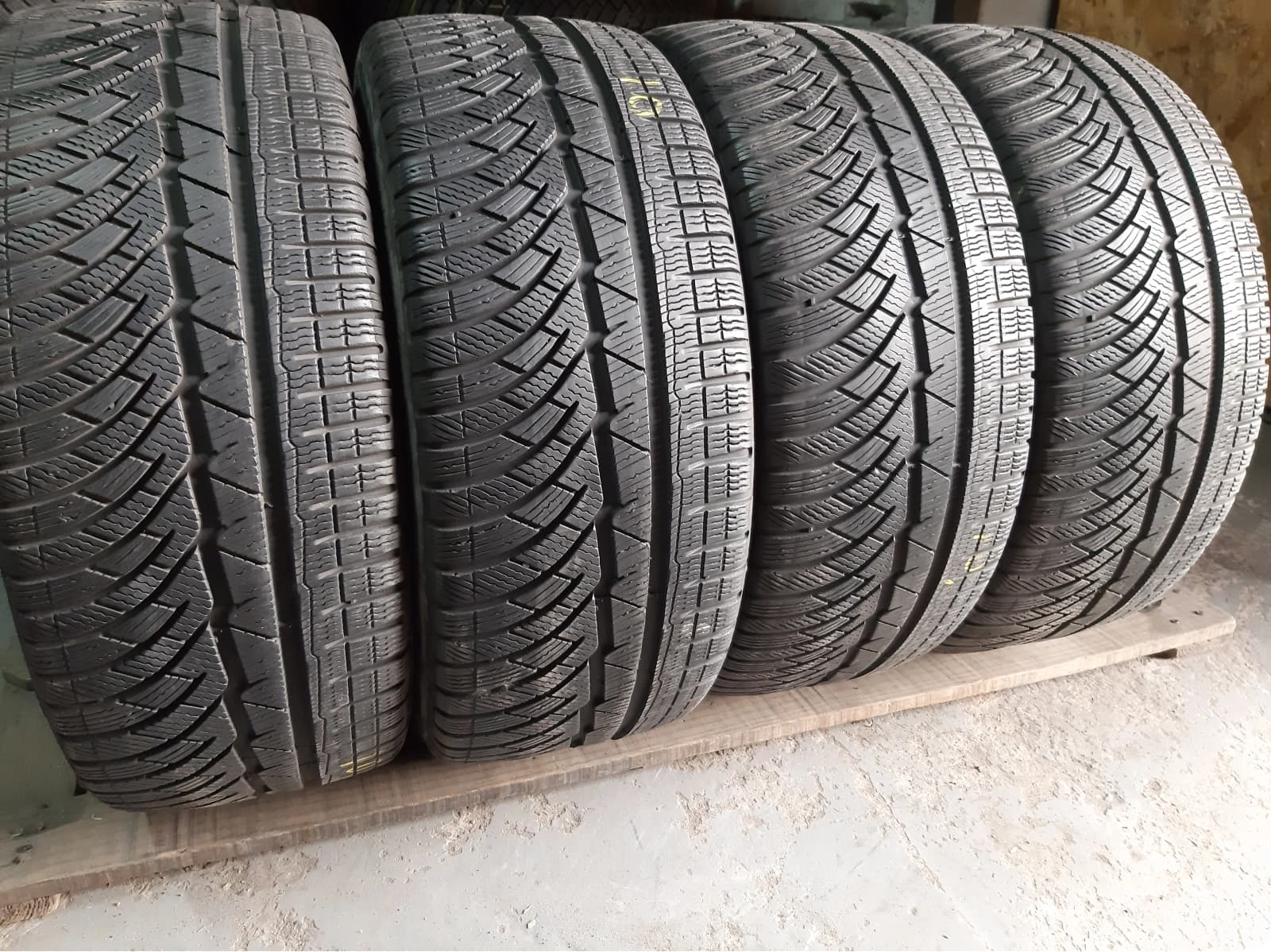 Вживані шини з Європи Michelin Alpin PA4  .   225/40 R 18