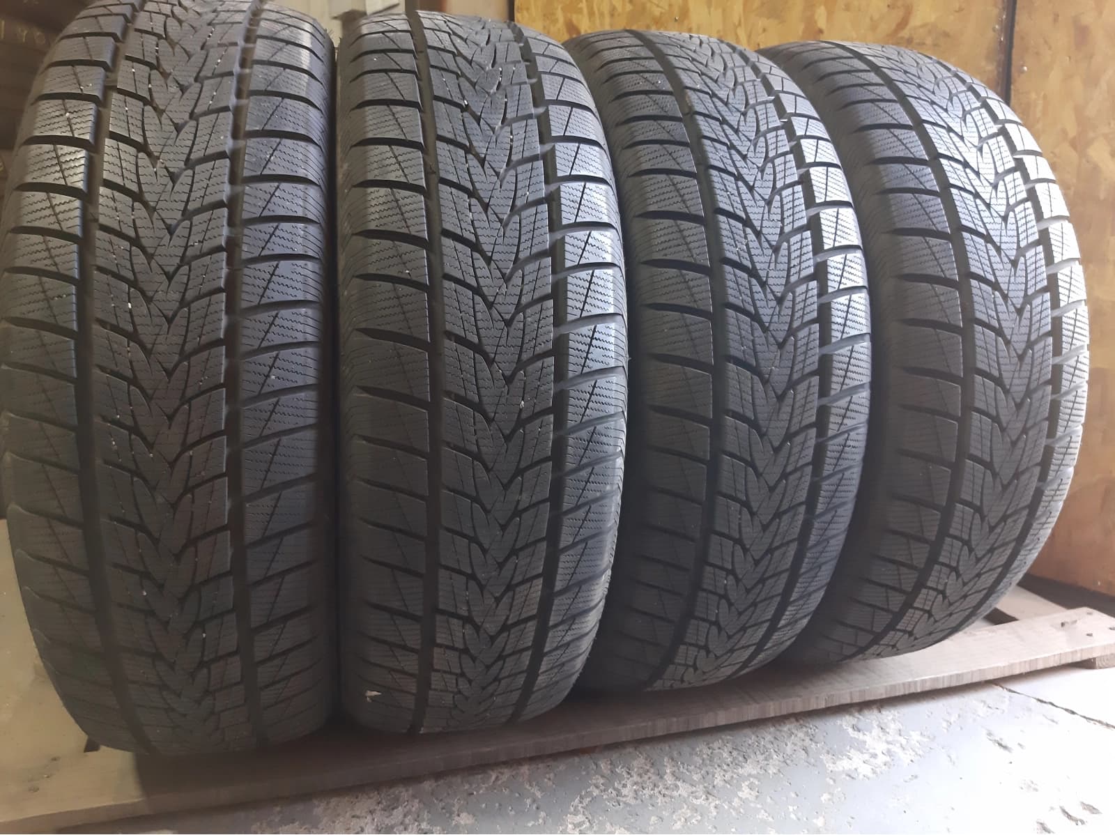 Вживані шини з Європи Imperial Snow Dragon UHP 225/60 R 18