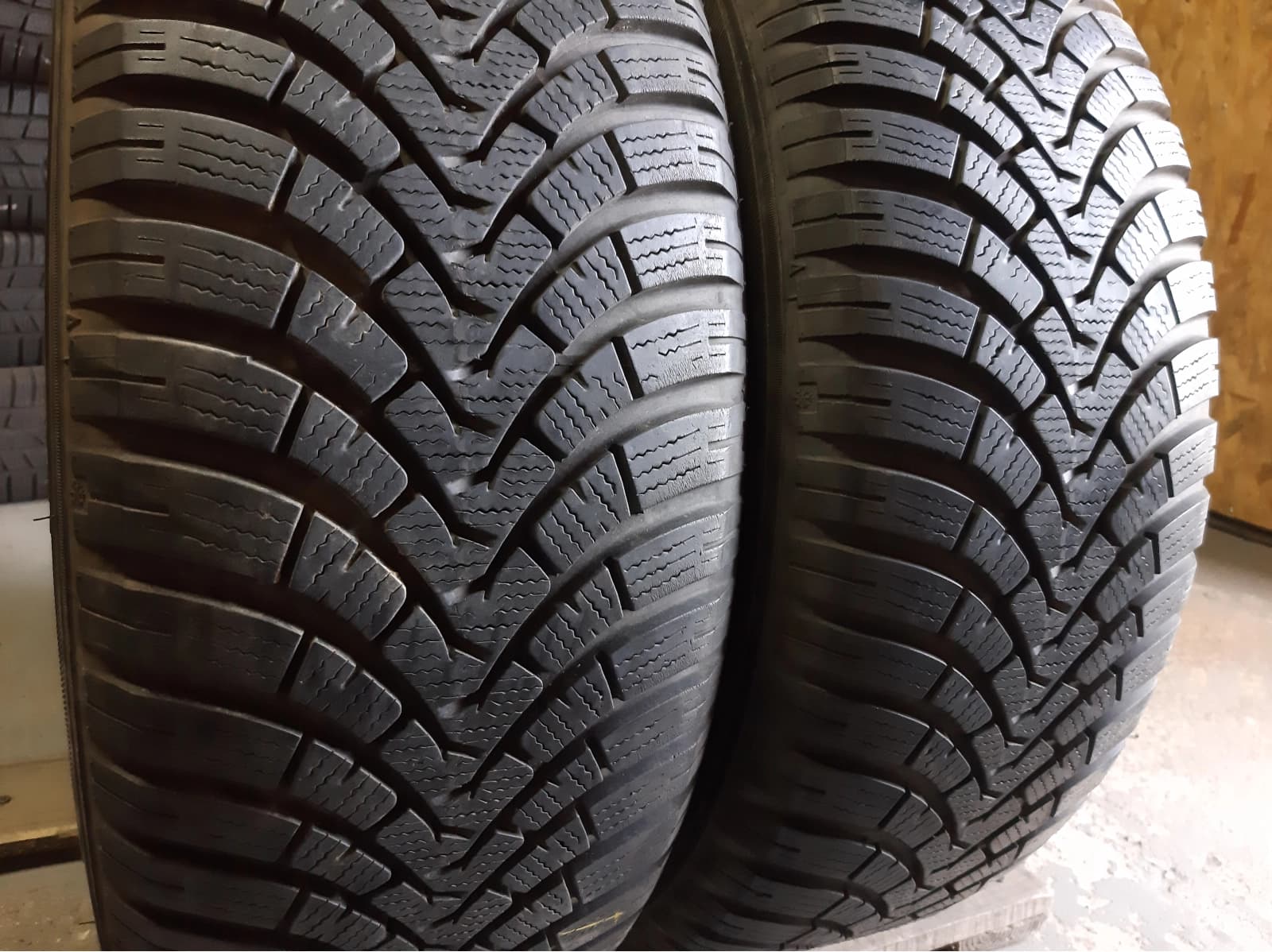 Вживані шини з Європи Falken Eurowinter HS 01 Suv 225/60 R 17