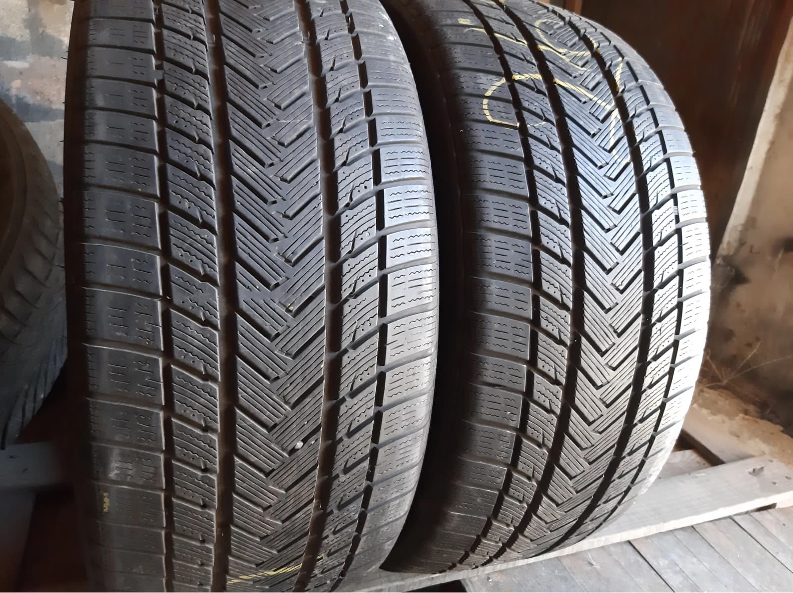 Вживані шини з Європи Gripmax SureGHPro 265/35 R 21