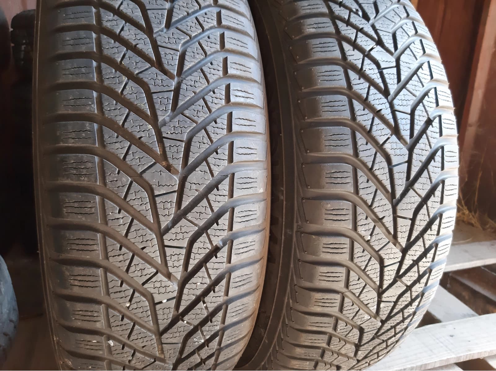 Вживані шини з Європи Yokohama Blu Earth Winter V905    215/60 R 17