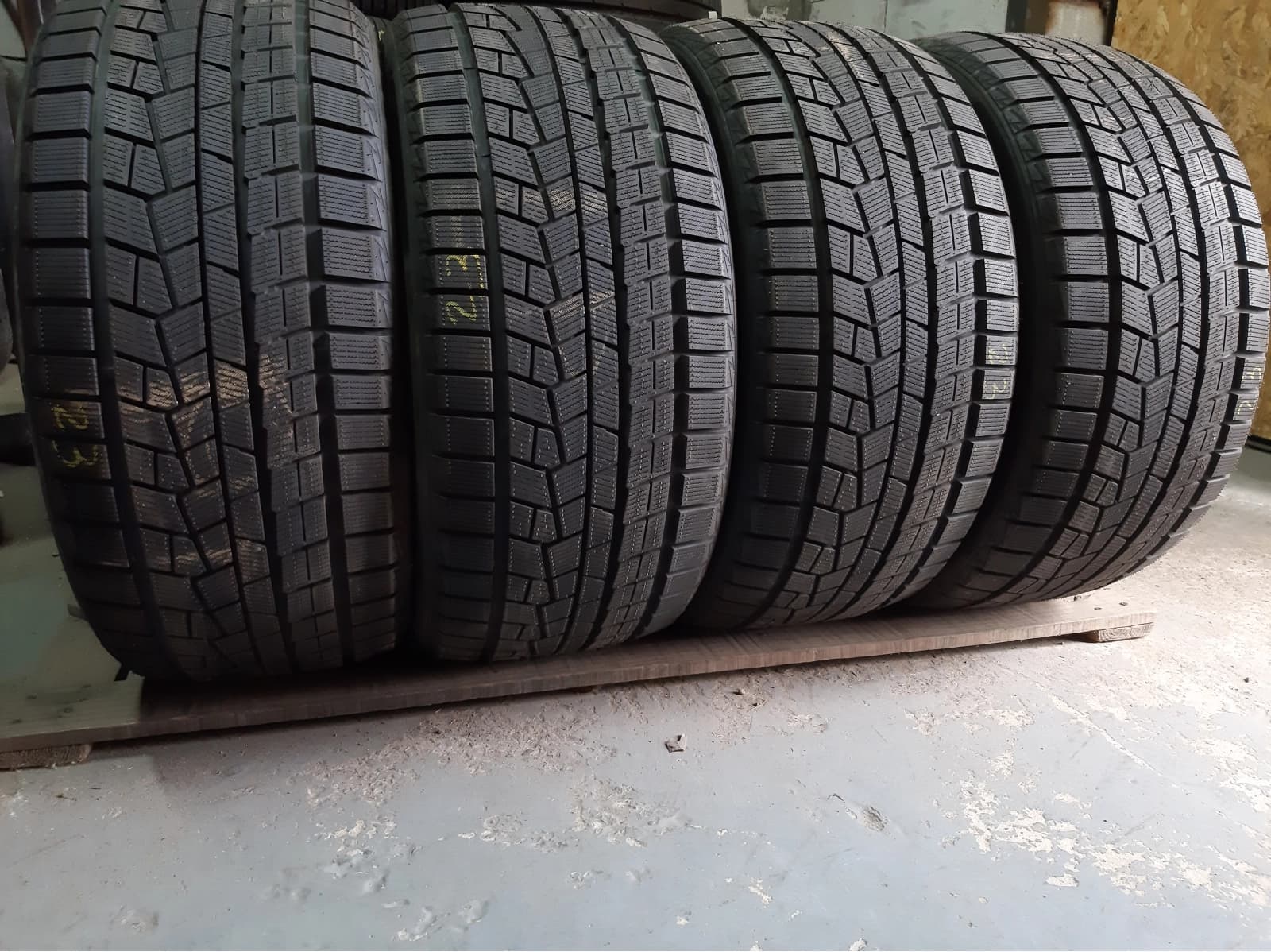 Вживані шини з Європи Mazzini Snow Leopard 3 275/35 R 20