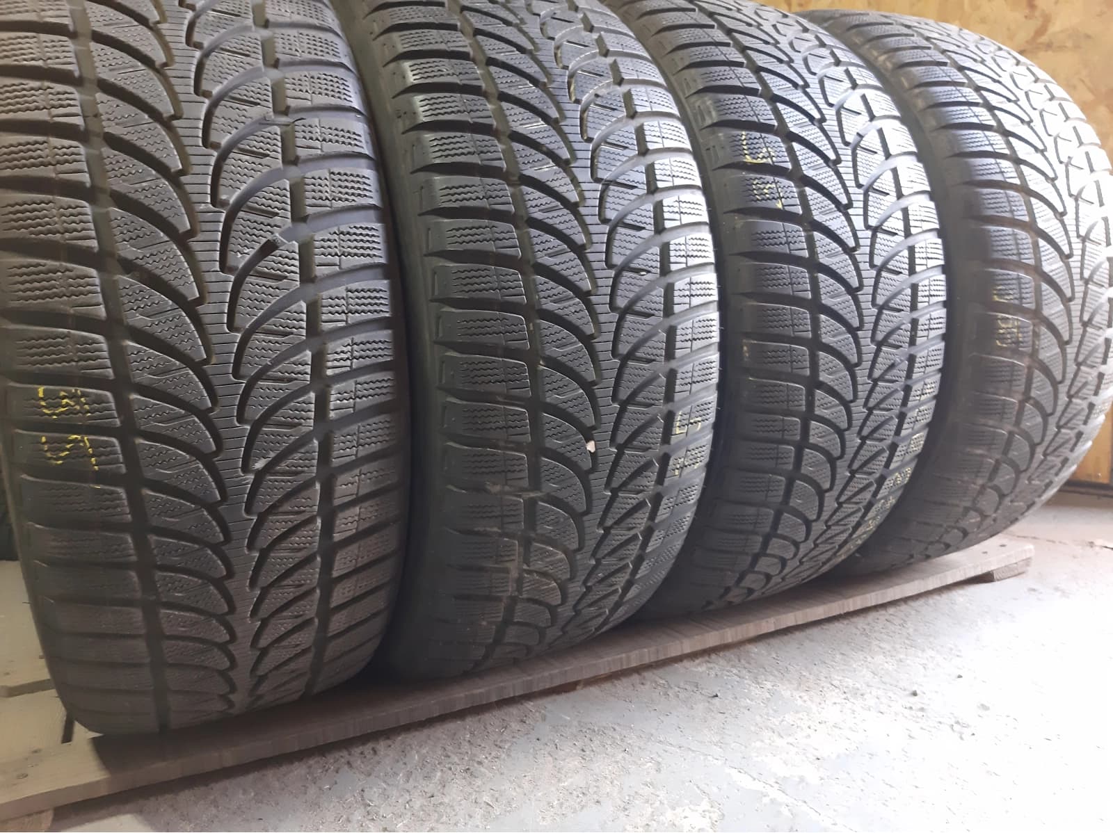 Вживані шини з Європи Bridgestone Blizzak LM-80 Evo      255/50 R 20