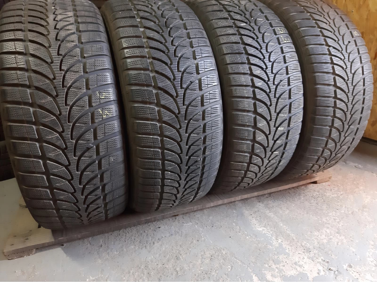 Вживані шини з Європи Bridgestone Blizzak LM-80 Evo     .   . 255/50 R 20