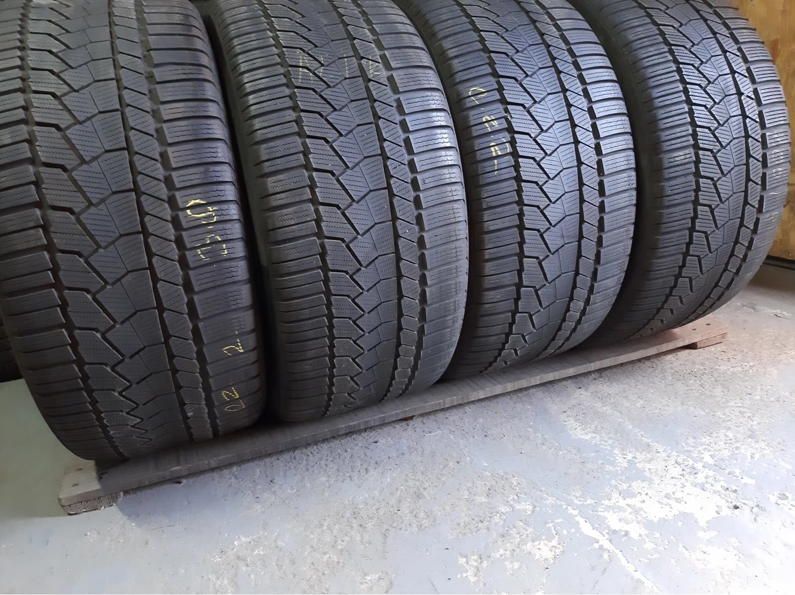 Вживані шини з Європи Continental Winter Contact TS 860S … . 295/35 R 21
