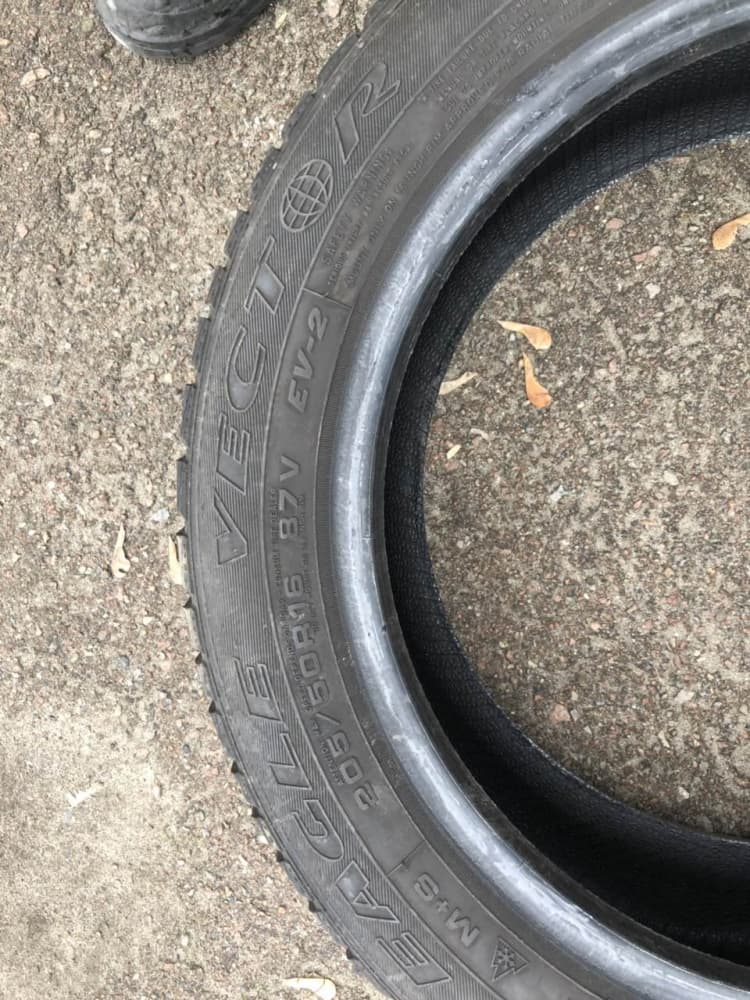 Вживані шини Good Year Eagle Vector + 205/50 R 16