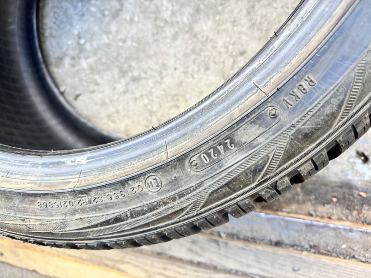 Вживані шини Falken Euro Winter HS 01 SUV 295/35 R 21