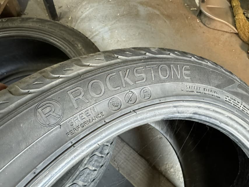 Вживані шини Rockstone EcoSnow SUV 275/40 R 20