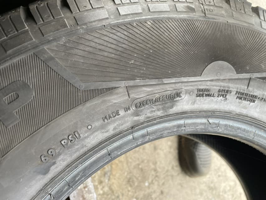 Вживані шини Continental Vanco Camper 215/70 R 15C