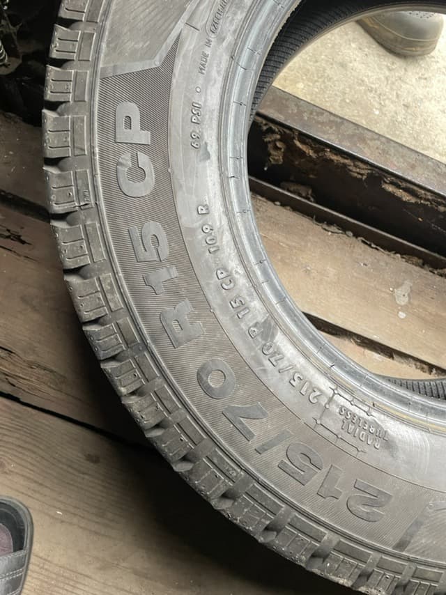 Вживані шини Continental Vanco Camper 215/70 R 15C