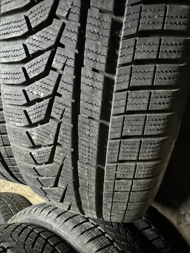 Вживані шини Hankook Winter I cept Evo 2 SUV 235/55 R 18
