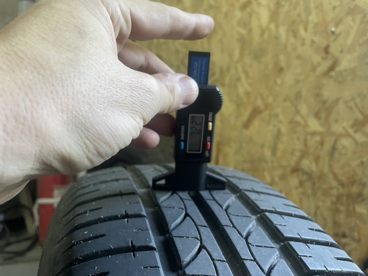 Вживані шини Bridgestone B250 215/60 R 16