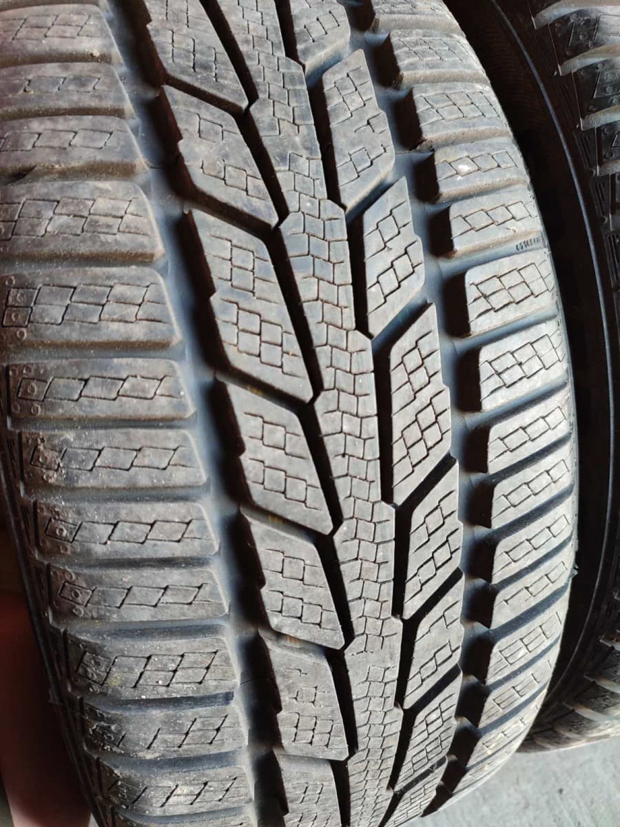 Вживані шини Semperit Speed-Grip 205/50 R 16
