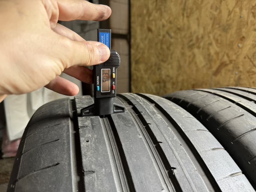 Вживані шини Dunlop Sport Maxx RT2 255/40 R 19