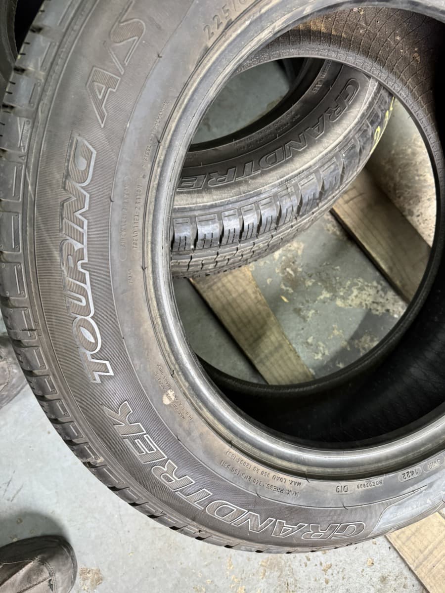 Вживані шини Dunlop Grand TREK Touring A/S 225/65 R 17