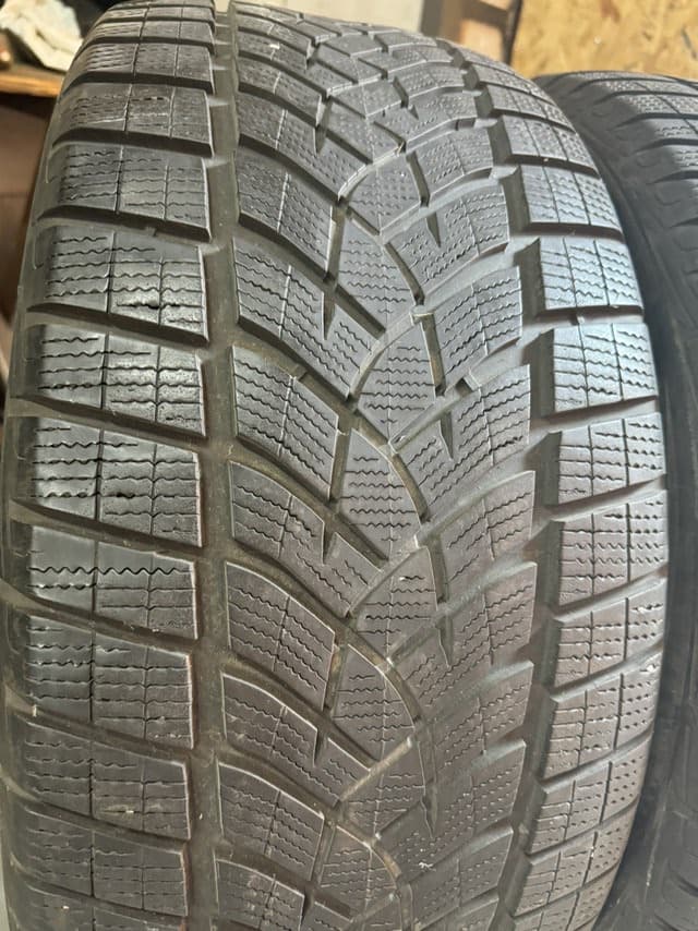 Вживані шини Goodyear UltraGripPerfomance SUV 275/45 R 20