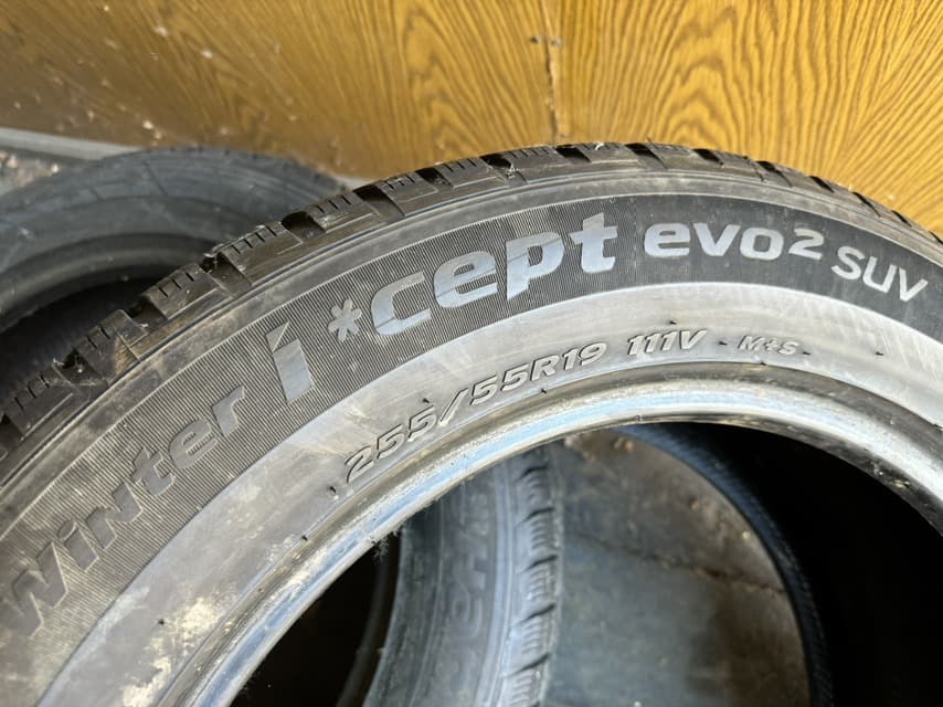 Вживані шини Hankook Winter I Cept Evo 2 SUV 255/55 R 19