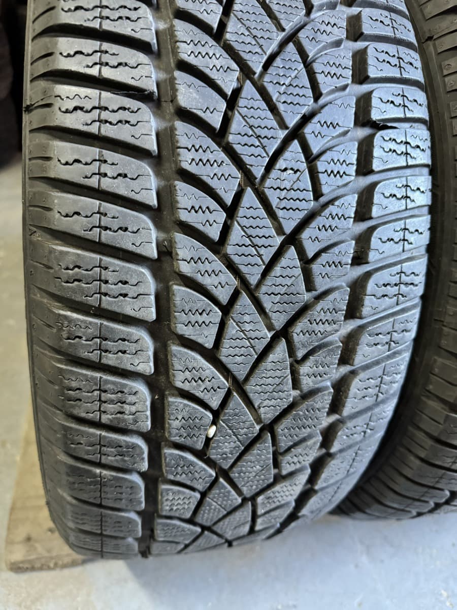 Вживані шини Dunlop SP Winter Sport 3D 235/45 R 17
