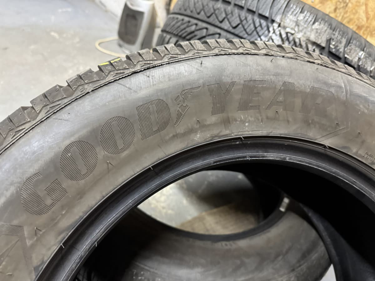 Вживані шини GoodYear Ultra Grip 8 Perfomance 255/60 R 18