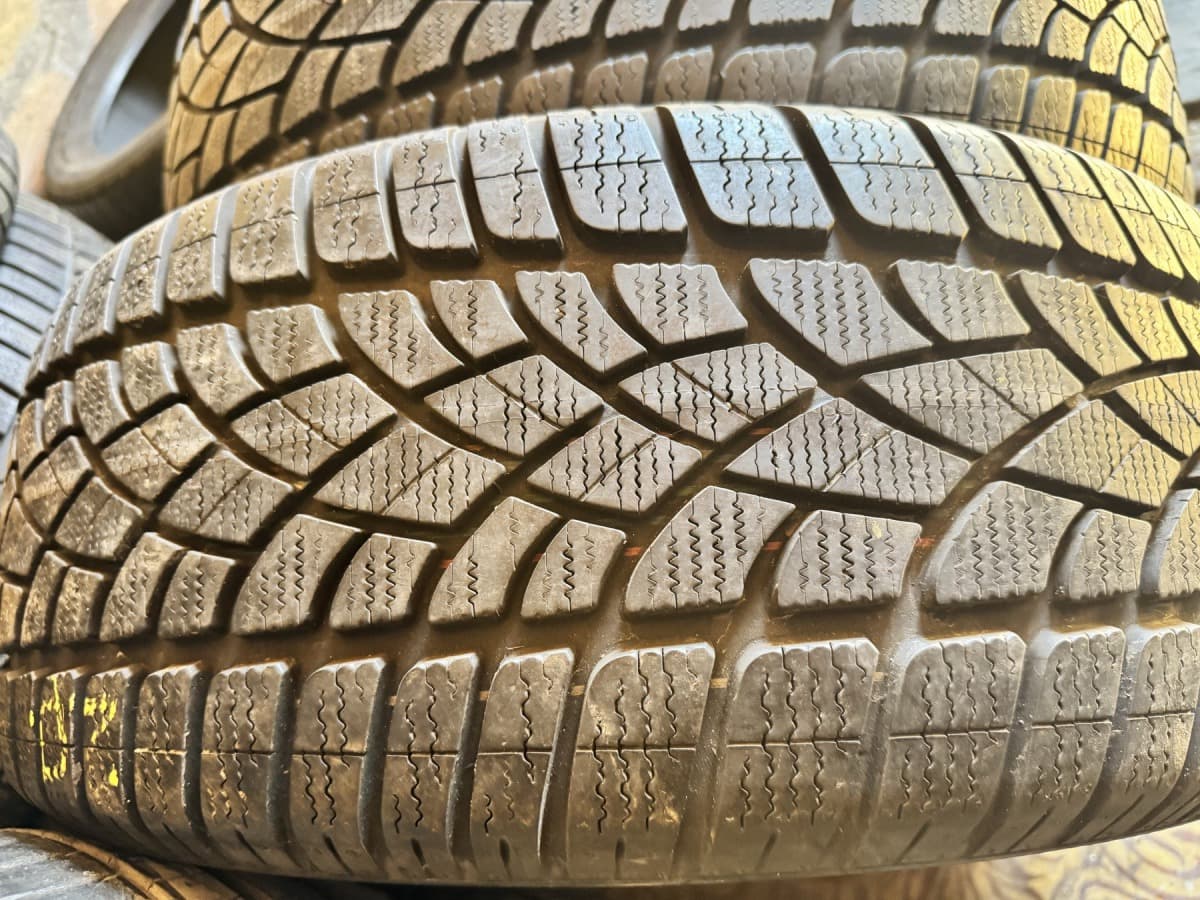 Вживані шини Dunlop SPWinterSport3D 225/50 R 18