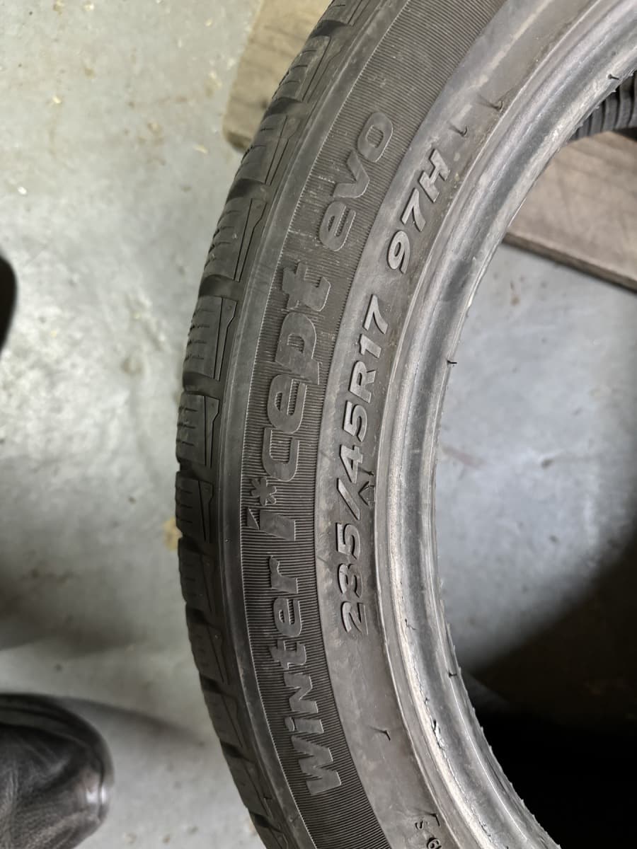 Вживані шини Hankook Winter Icept EVO  235/45 R 17