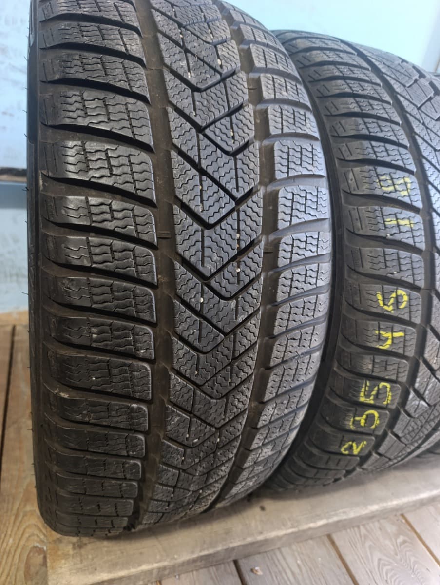 Вживані шини Pirelli Sottozero 3  235/45 R 18