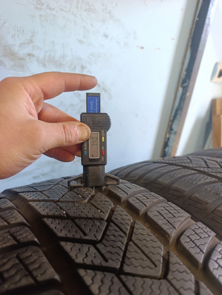 Вживані шини Pirelli Sottozero 3  235/45 R 18