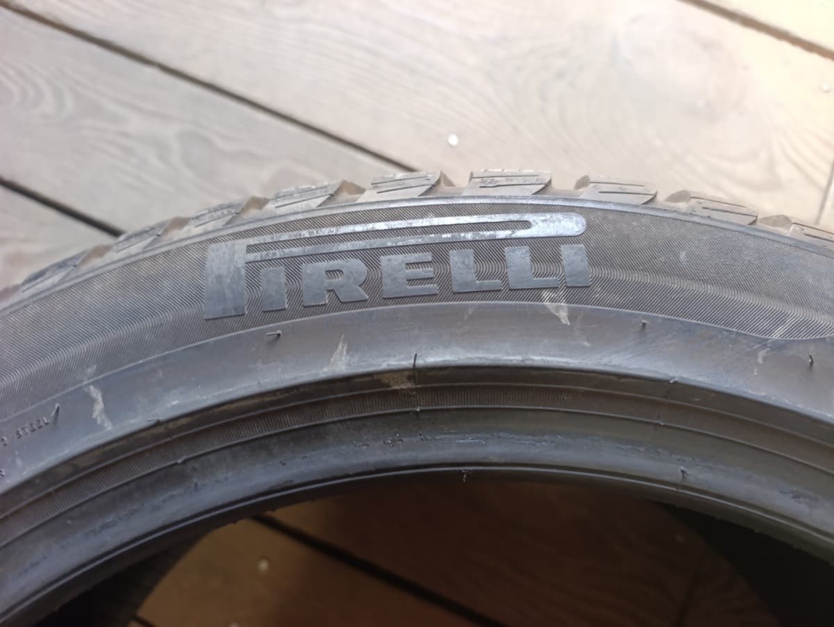 Вживані шини Pirelli Sottozero 3  235/45 R 18