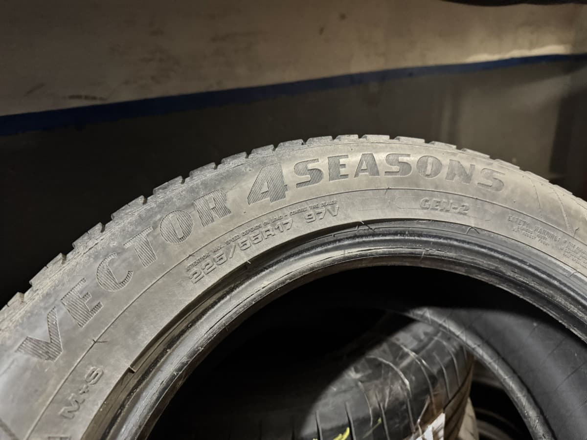 Вживані шини GoodYear Vector 4 Season 225/55 R 17