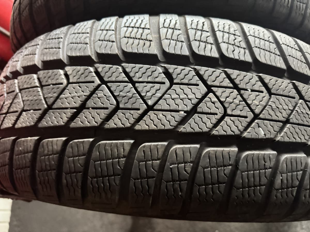 Вживані шини Pirelli Sottozero3  205/50 R 17