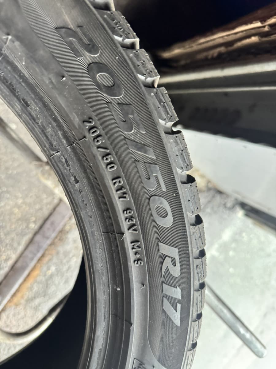 Вживані шини Pirelli Sottozero3  205/50 R 17