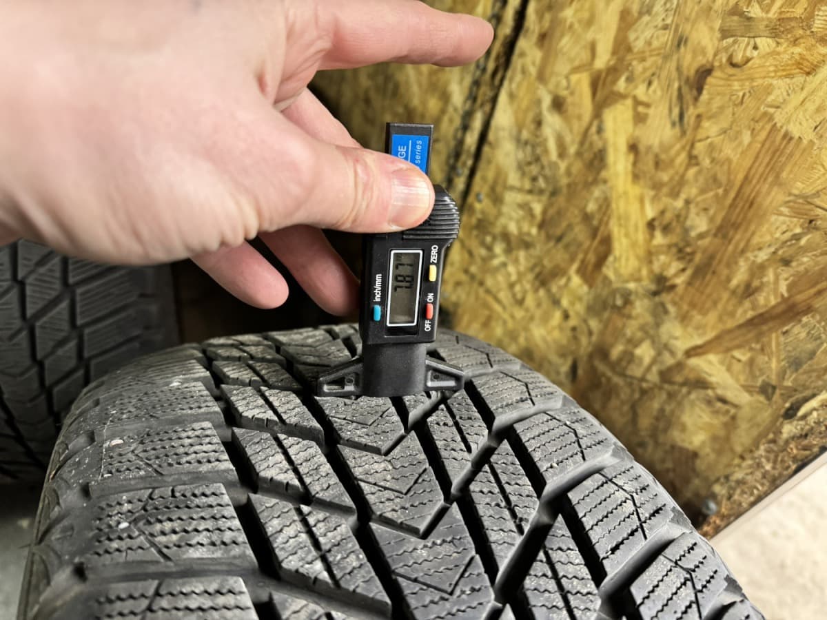 Вживані шини Roadstone Winguard Ice Plus 225/50 R 17