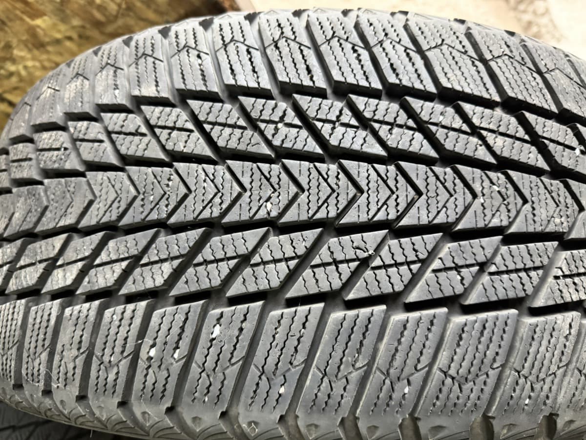 Вживані шини Roadstone Winguard Ice Plus 225/50 R 17
